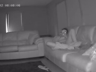 Сестра в закон спіймана мастурбує на мій диван housesitting прихований камера