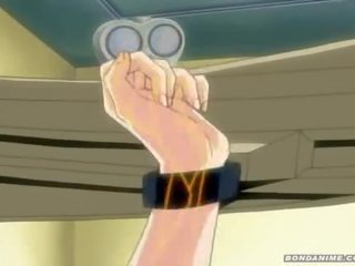 Terriefied dessin animé adolescent en cuffs obtient electicity shocks