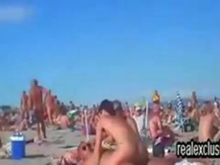 Публичен нудисти плаж суингър ххх филм филм в лято 2015