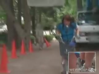 Captivating ýaşlar aziýaly babes sürmek bikes get amjagaz all öl