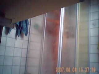 Min unge tenåring søster i den dusj (del #1) - stickycams.net