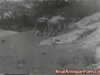 Cổ ngoài cửa người lớn video vid của 1915!